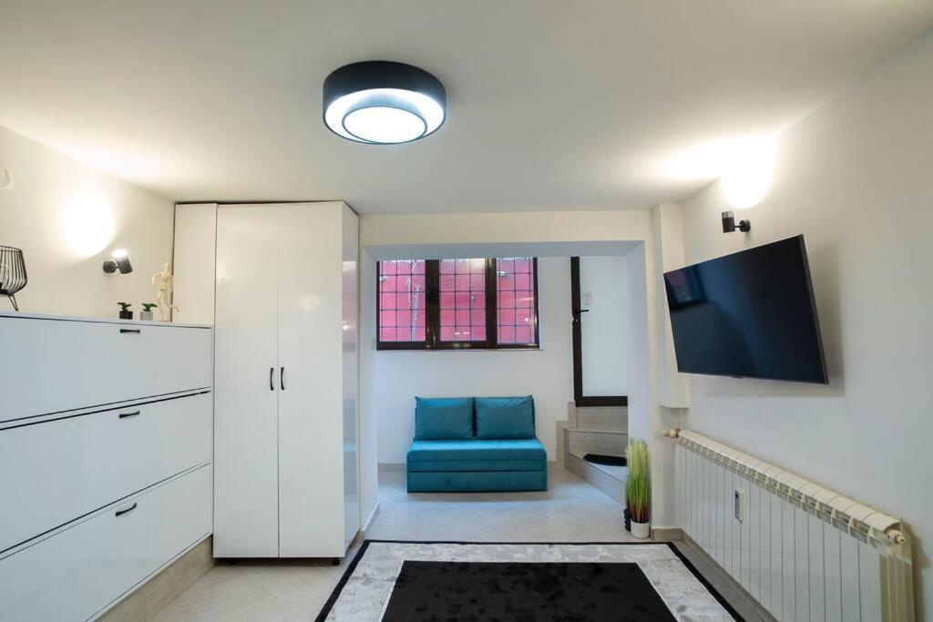 Studio With Courtyard Just Steps Away Vitosha Str Szófia Kültér fotó