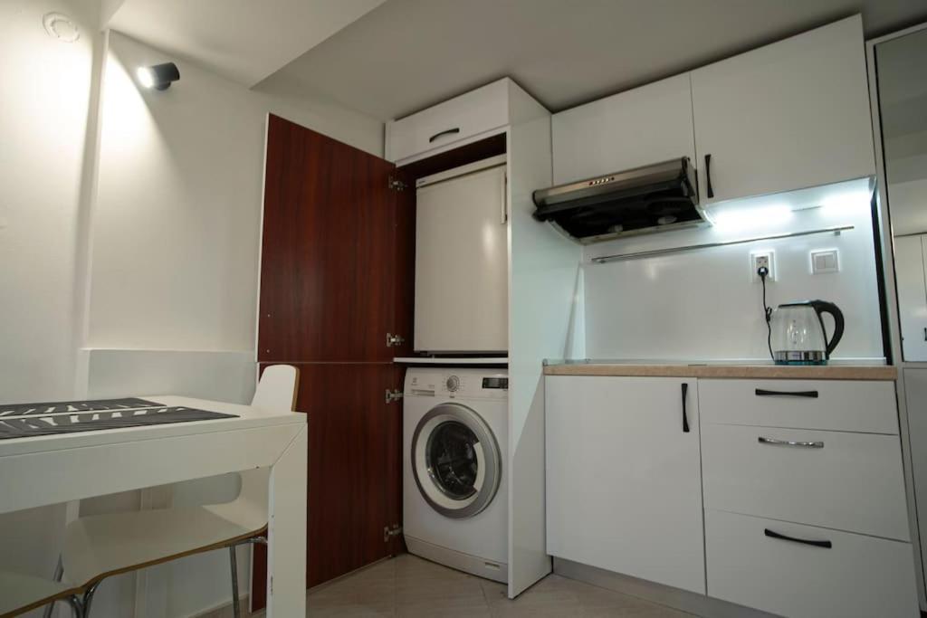 Studio With Courtyard Just Steps Away Vitosha Str Szófia Kültér fotó